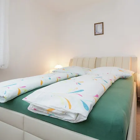 Boutique Apartment In Eigeltingen With Large Garden *